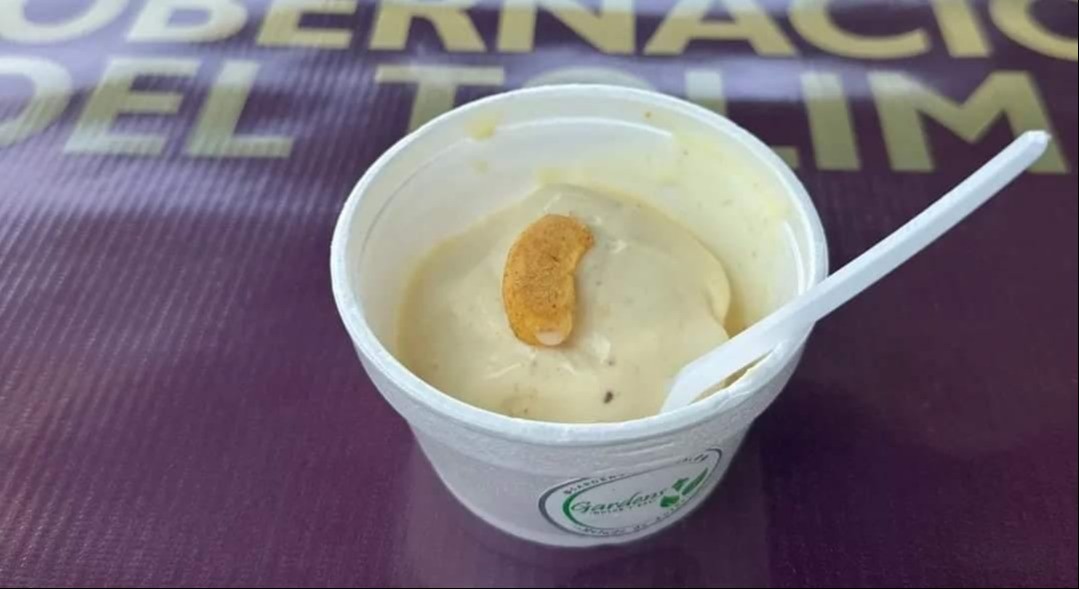Los curiosos helados con sabor de achira y aguardiente Tapa Roja