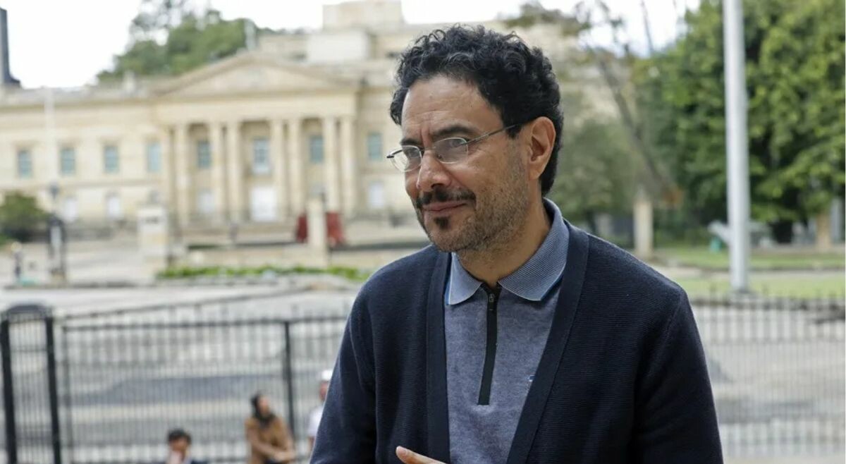 Los rebeldes de los partidos tradicionales que se alinean con Iván Cepeda