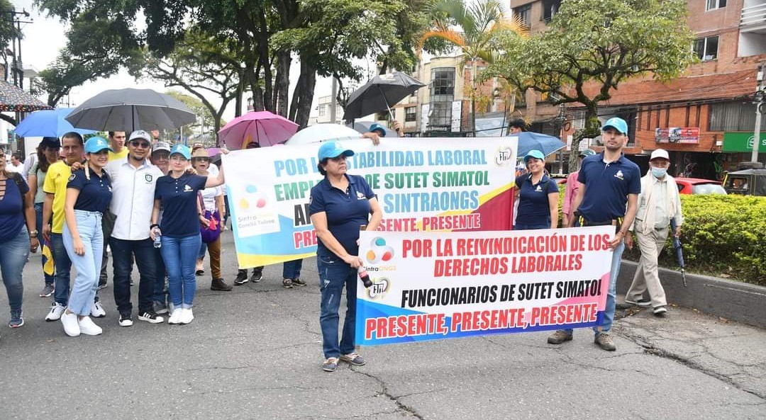 Maestros del Tolima reclaman el pago completo de su salario y de su prima