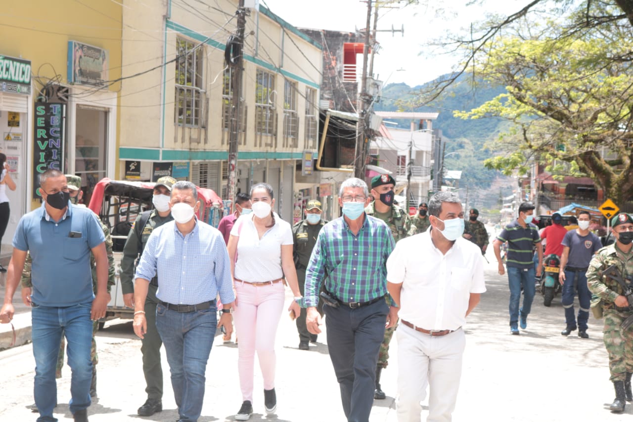 Maquinaria de la Gobernación atenderá arreglo de vías en el sur del Tolima