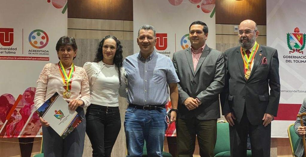 Marta Calvache y Fernando Misas Arango, fueron reconocidos con el galardón ‘Cacique Calarcá’