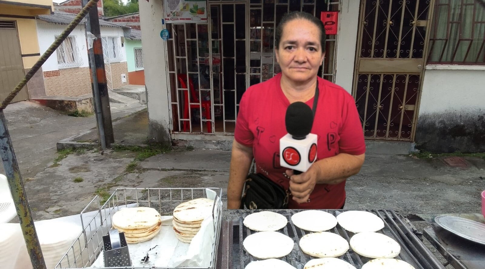 'Manos productoras': impulso y tecnología para vendedoras de arepas de Ibagué
