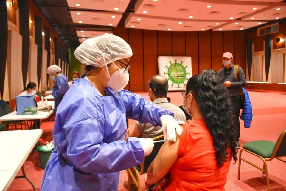 Mayores de 45 años a vacunarse