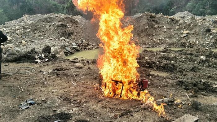 Golpe a la minería ilegal en Chaparral: destruyen cinco excavadoras