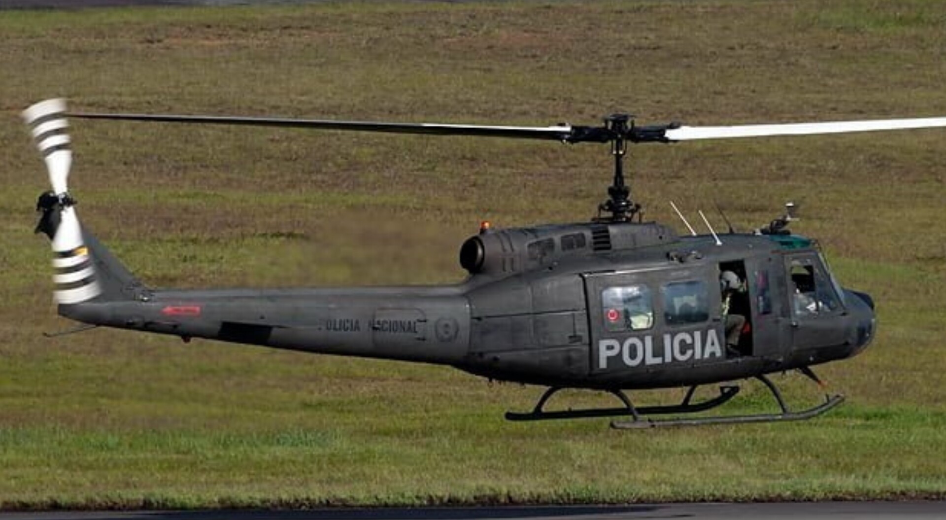 Mueren ocho policías en ataque con explosivos contra un helicóptero