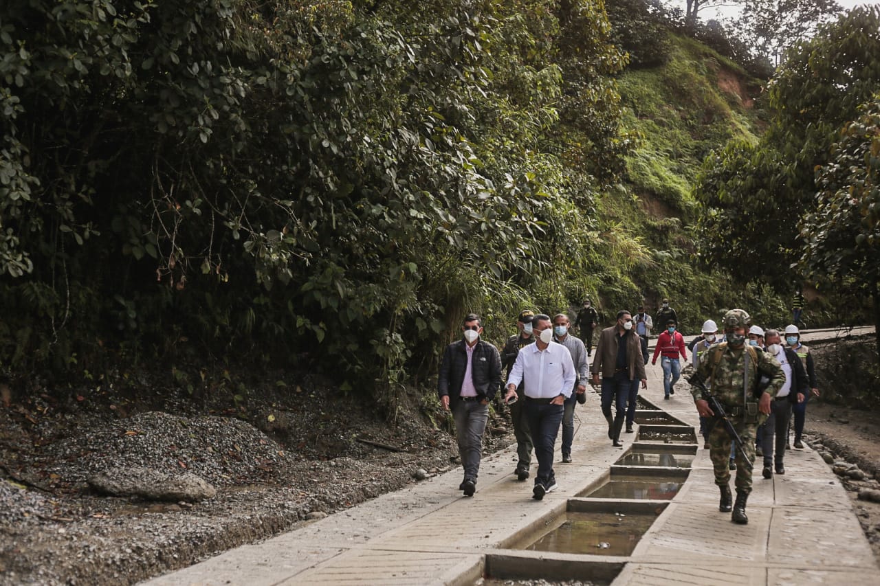 Obras en placa-huella entre Anzoátegui y Lisboa