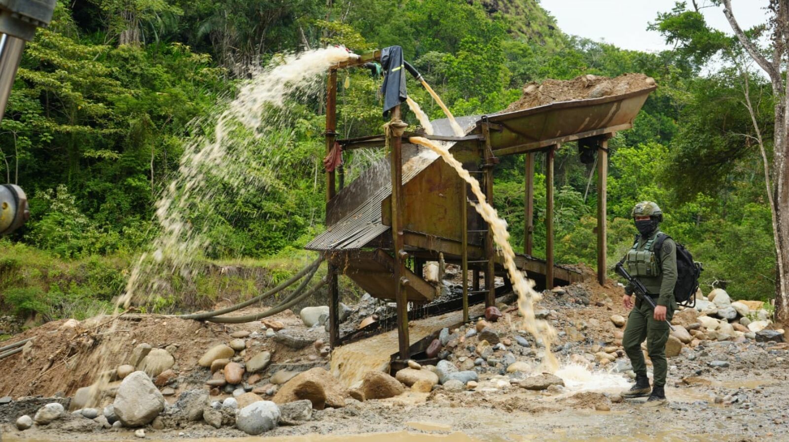 Operativo contra minería ilegal golpea finanzas del Estado Mayor Central en Chaparral