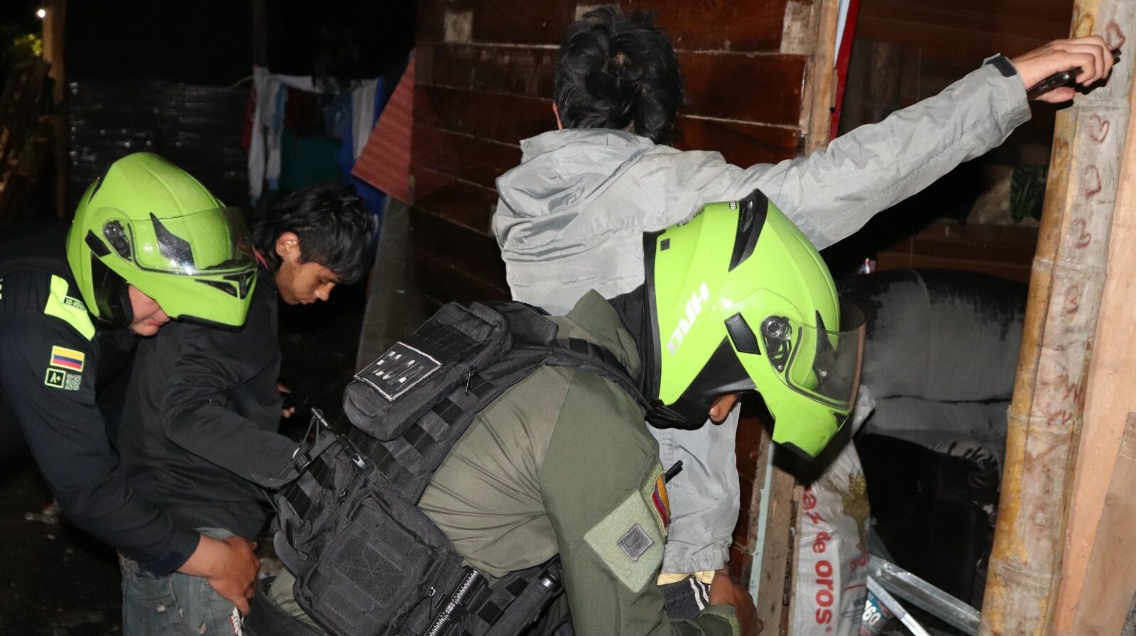 Operativo nocturno en barrios de Ibagué deja 100 dosis de droga incautadas