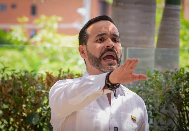 Candidato De la Espriella debe quitar publicidad política que tenga símbolos patrios