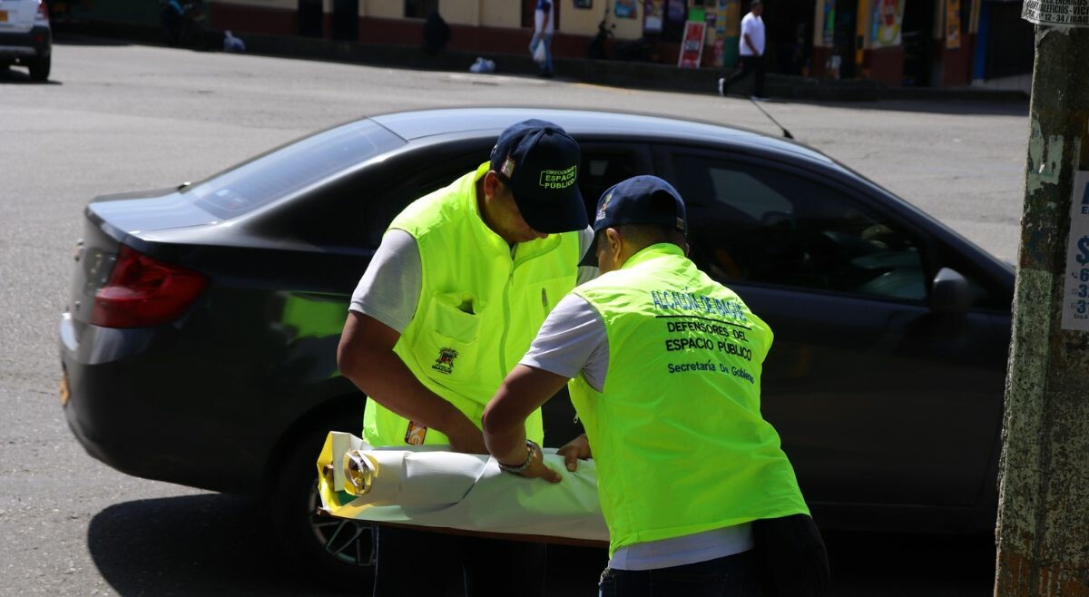 En Ibagué desmontan pendones y pasacalles de publicidad política sin autorización