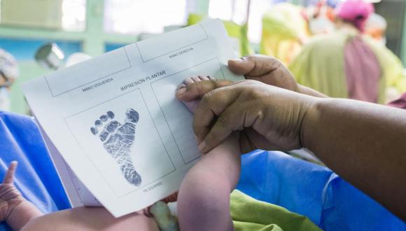 Padres podrán acordar el orden de apellidos de sus hijos