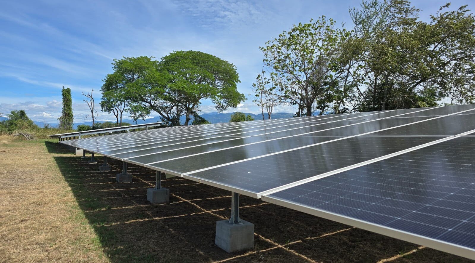 Piedras estrena sistema de energía solar en su acueducto