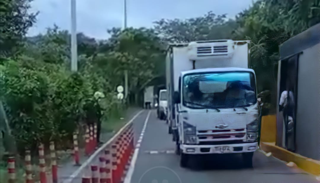 Conductores rompen talanqueras y se niegan a pagar el peaje en el cruce de Armero