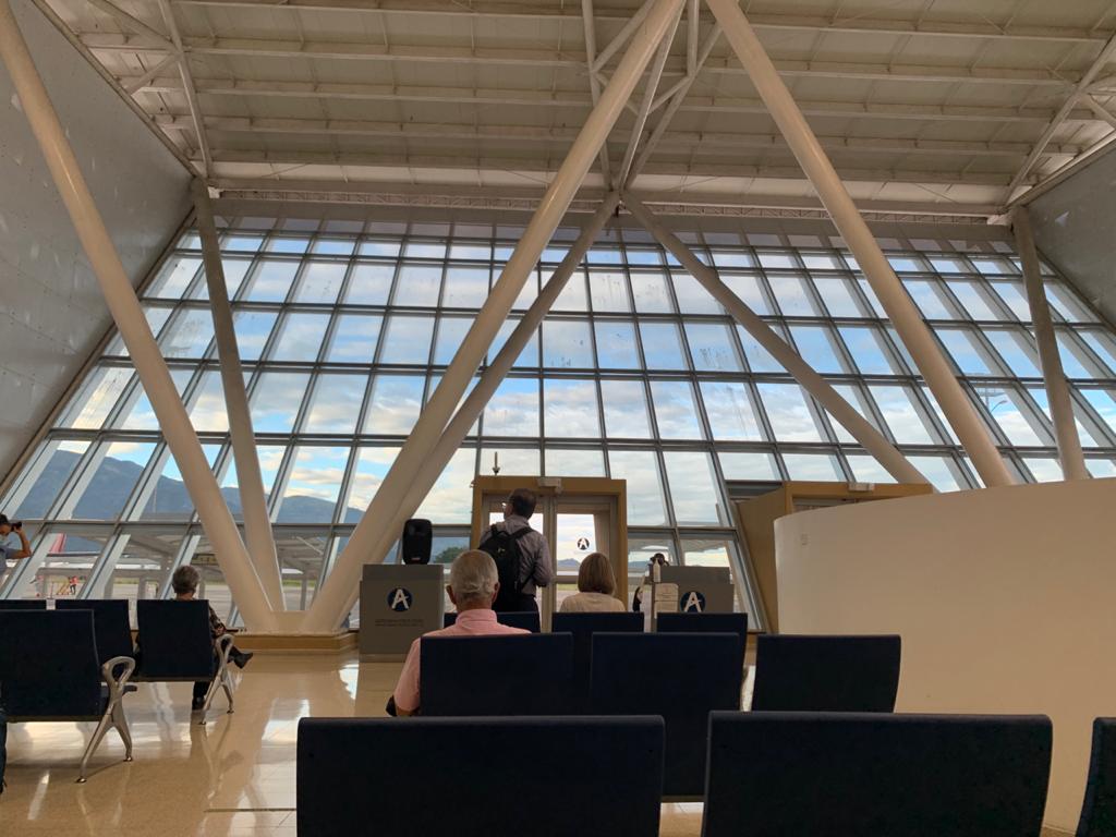 Perales, un aeropuerto sin dolientes