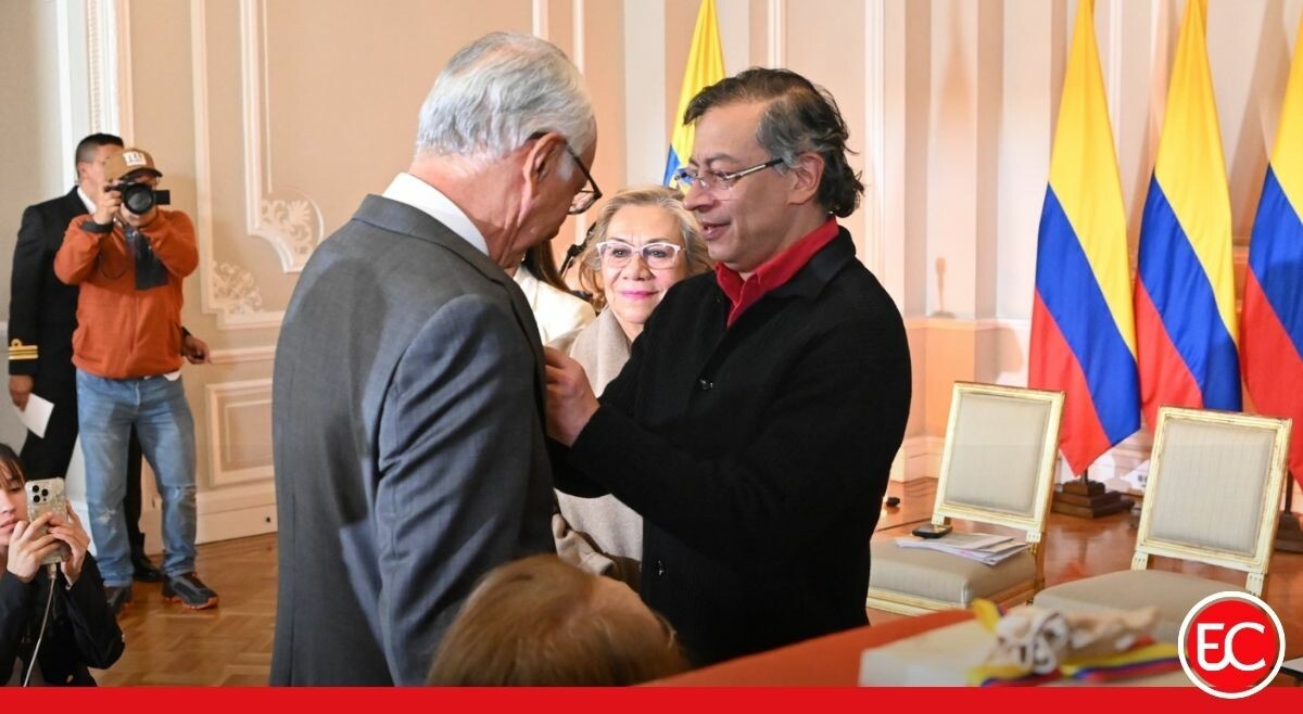 Petro condecora con la Orden de Boyacá al ministro Guillermo Alfonso Jaramillo