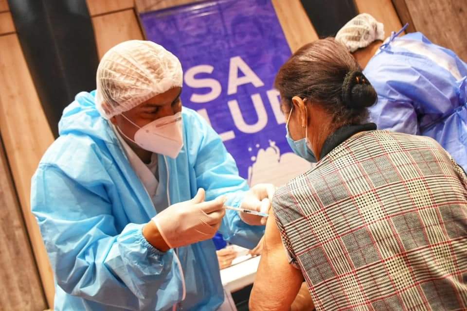 Piden que se abran más sitios de vacunación en Ibagué