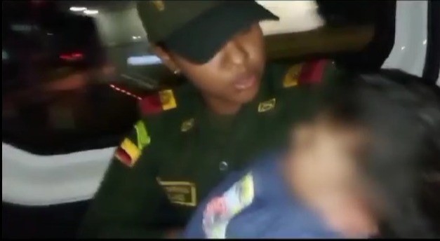 Policía le salva la vida a un niño de 3 años en Ibagué