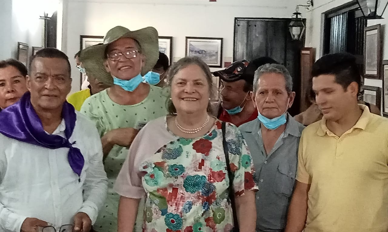 Policía obstaculiza acto académico de Clara López Obregón