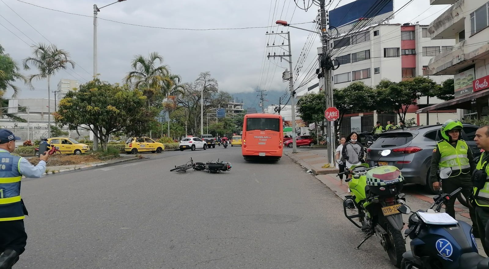 Policías sufrieron aparatoso accidente de tránsito en Ibagué