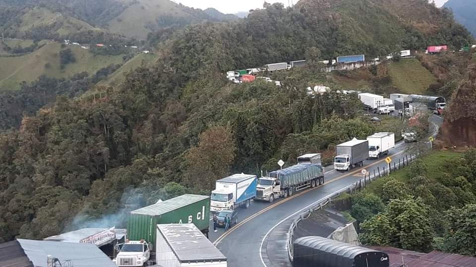 Por cierre de La Línea, colapsó la vía Fresno - Manizales