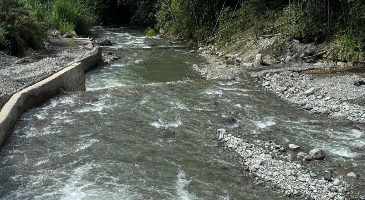 Actividad humana pone en riesgo la cuenca del Combeima, según el IBAL