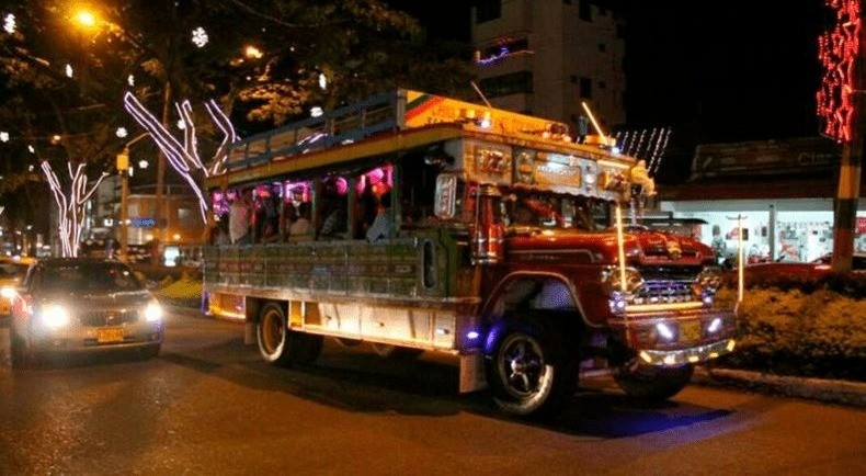 Prohibieron los menores de edad en las ‘chivas rumberas’ en Ibagué