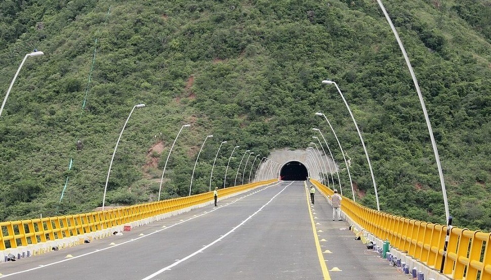 Paso a un solo carril en el túnel de Gualanday