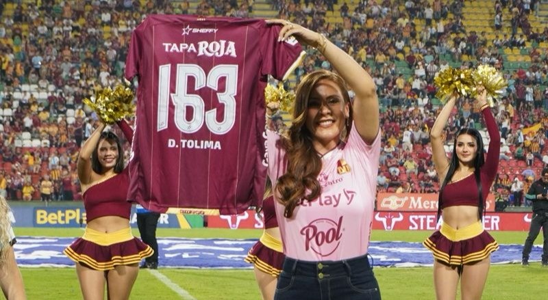 Reconocimiento del Deportes Tolima al aguardiente Tapa Roja