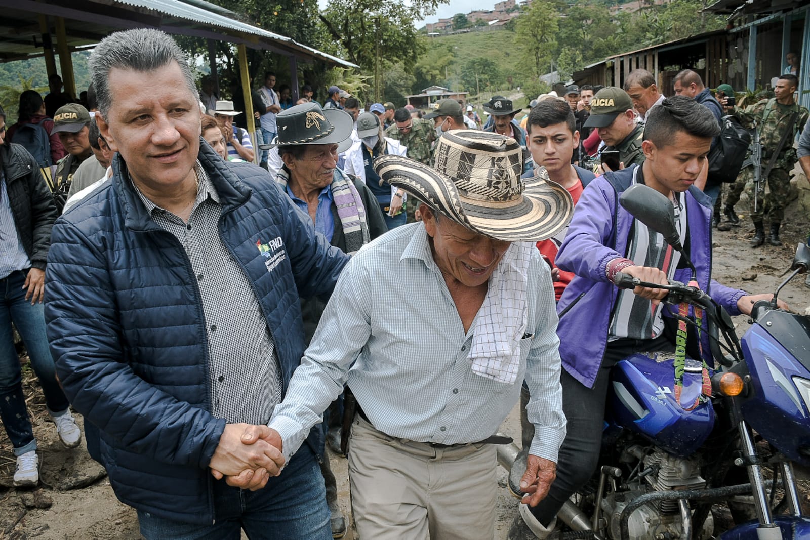 Avanza recuperación de la movilidad en Bilbao - Planadas, tras creciente del Río Siquila