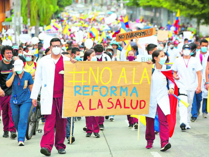 Hundida reforma a la salud