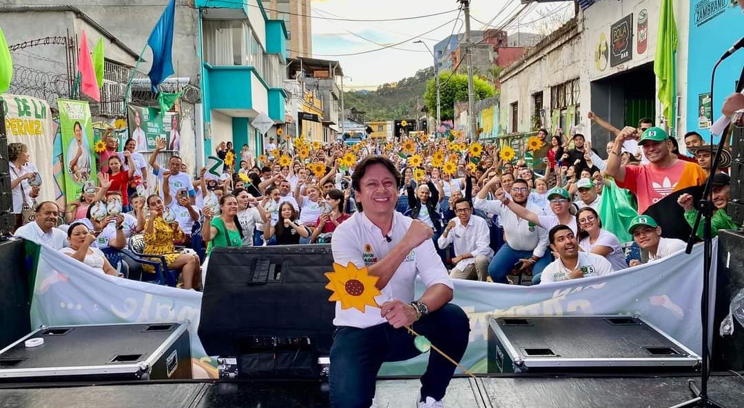 Renzo García cierra campaña con carnaval anticorrupción