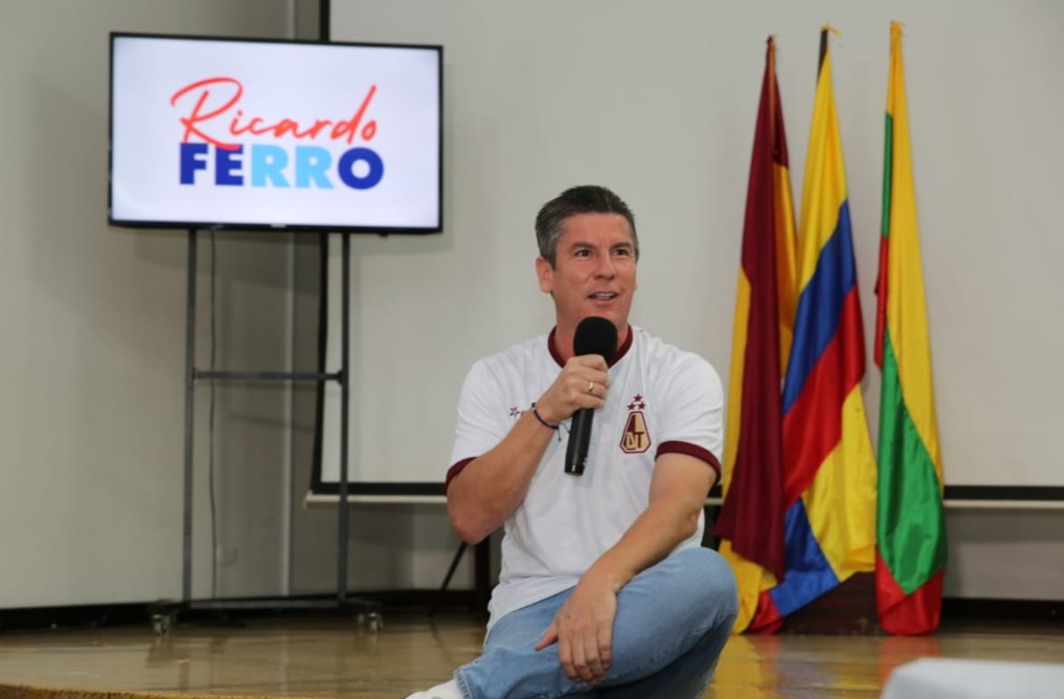 Ricardo Ferro oficializó su candidatura al Senado de la República