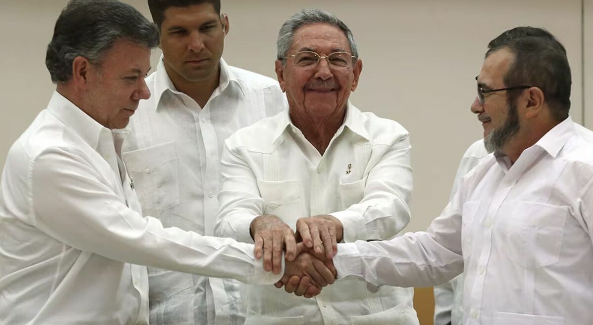 Santos defiende el Acuerdo de Paz: "No creó las disidencias ni fortaleció a las bandas criminales"