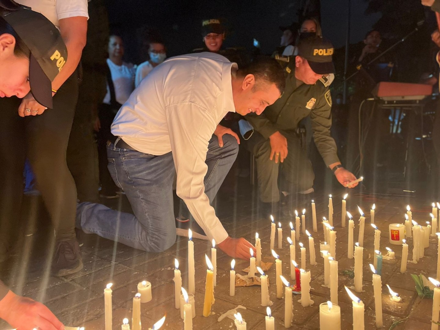 Se realizó velatón en contra de la violencia hacia uniformados