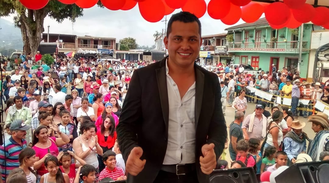 El funcionario de la Alcaldía del Líbano que vive de escándalo en escándalo