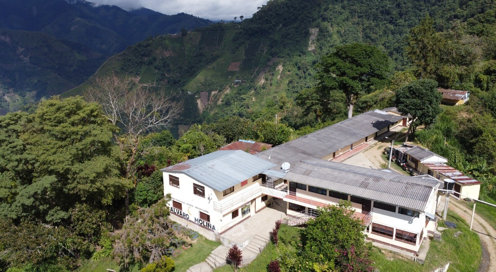 Investigan a rectora y profesoras por presunto caso de abuso a una niña en Chaparral