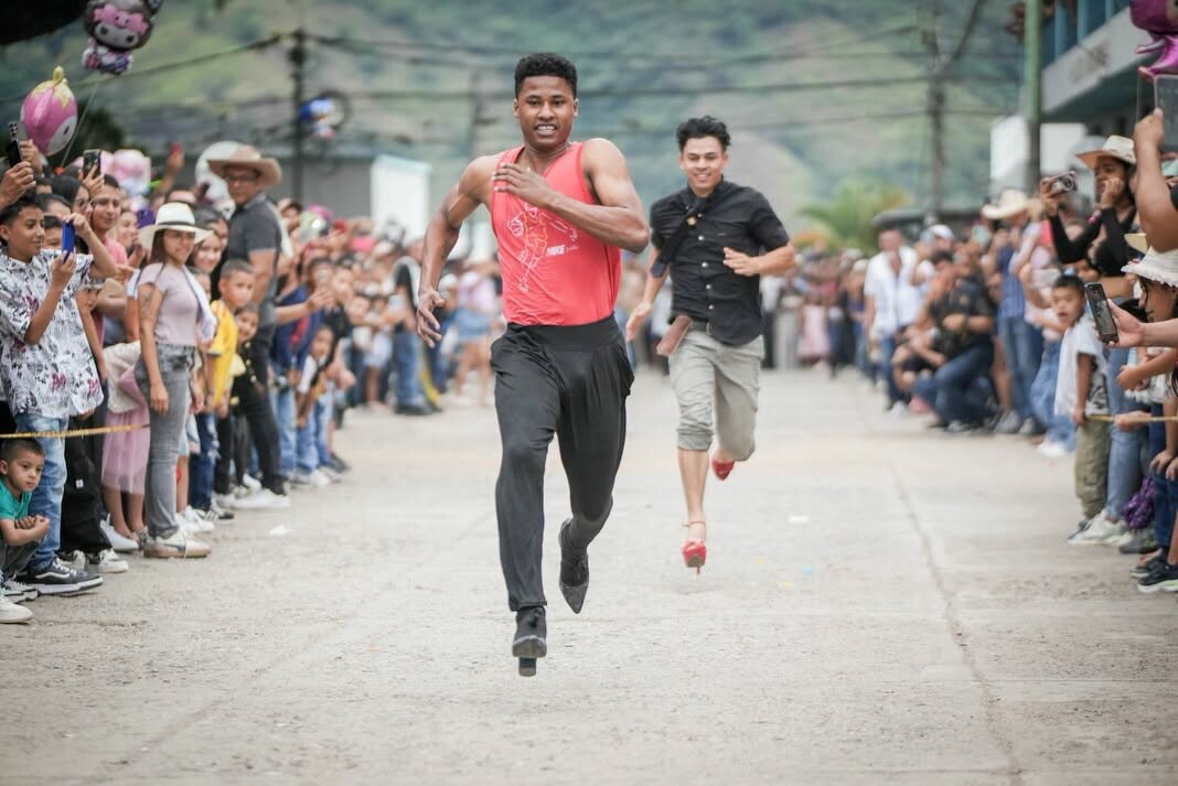La carrera donde los tacones dejaron huella