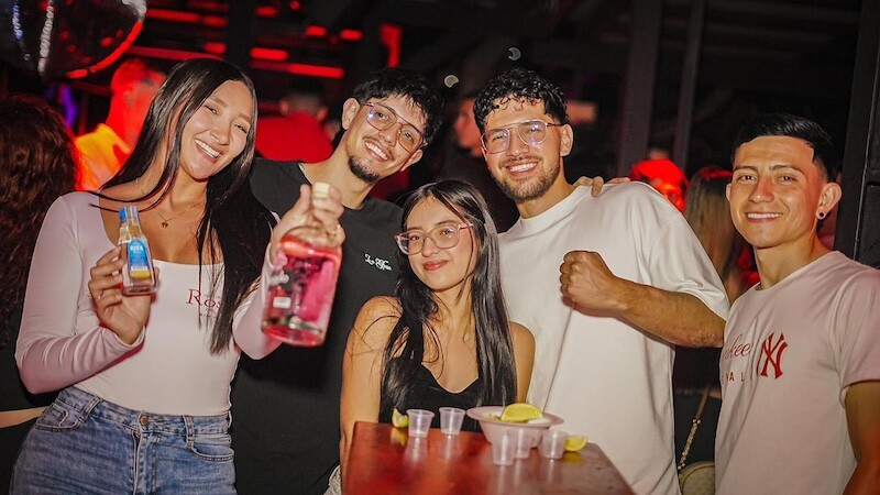 La rumba en Ibagué brinda con Aguardiente Tapa Roja