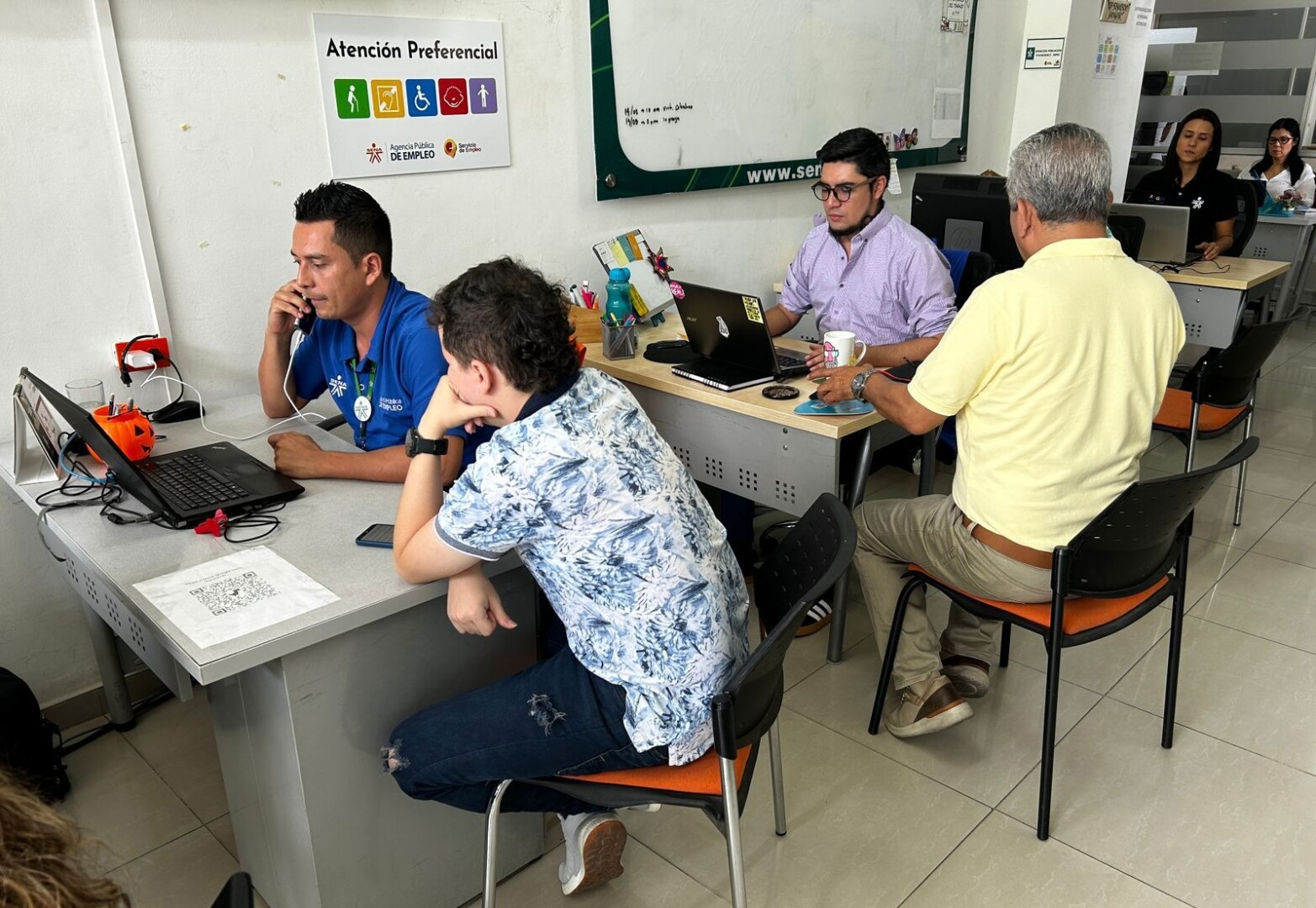 Tienda de moda oferta 50 vacantes laborales en Ibagué