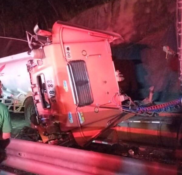 Habilitan paso por La Línea tras fatal accidente múltiple