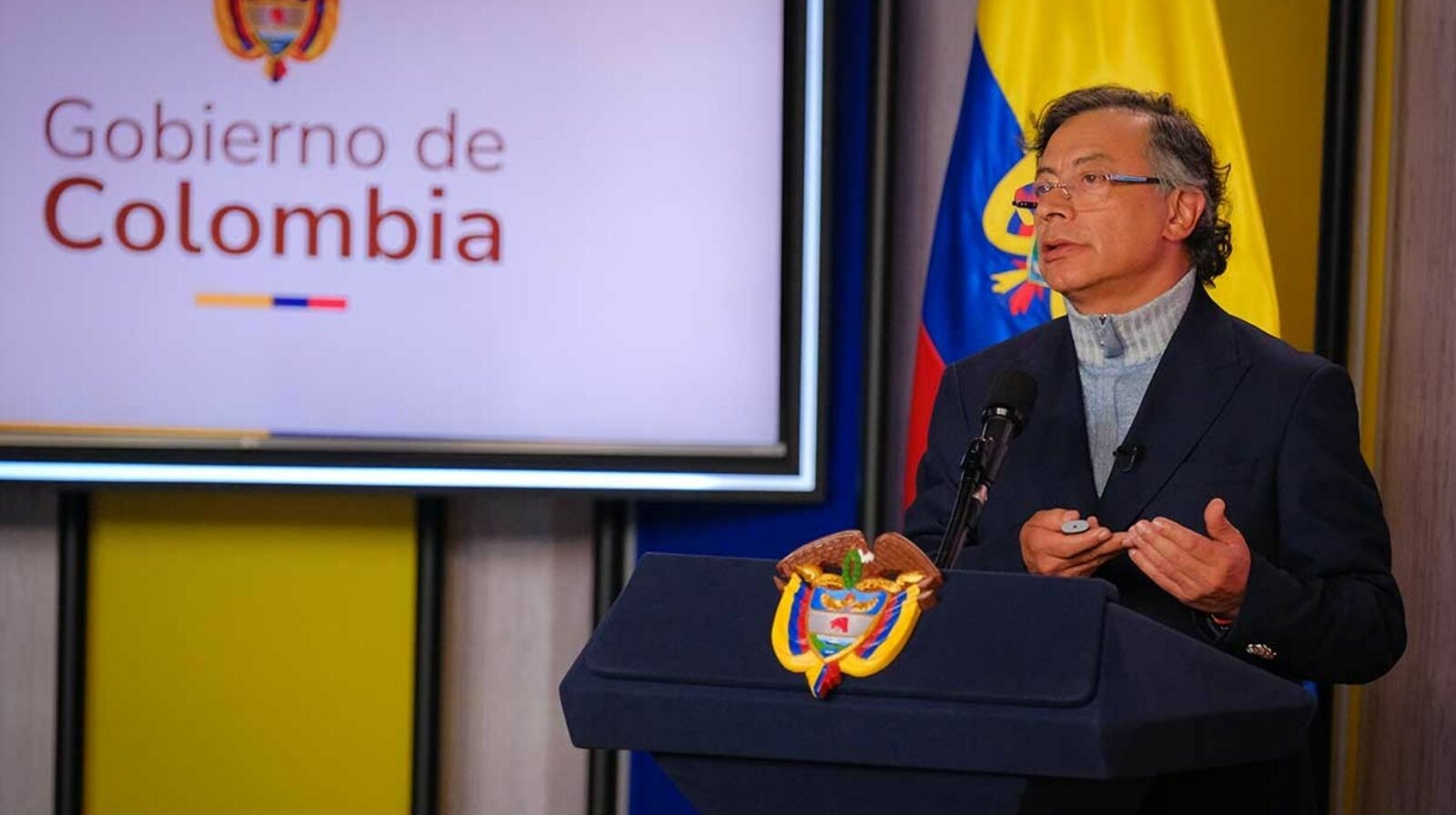 “Tratan de enfrentar pobres con pobres”: presidente Petro defiende salario vital