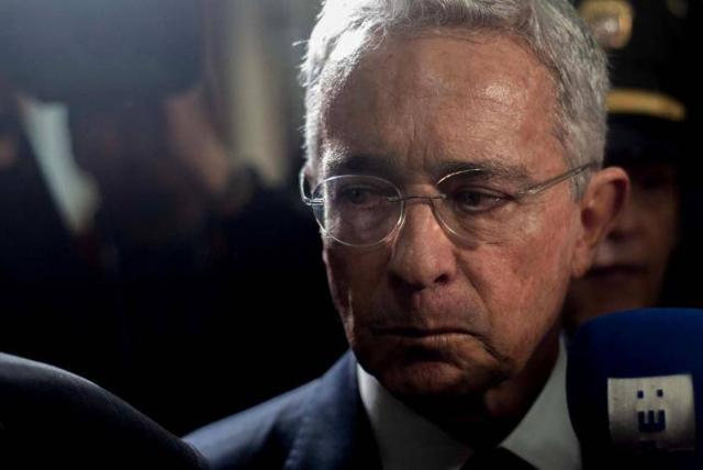 Twitter elimina mensaje de Álvaro Uribe