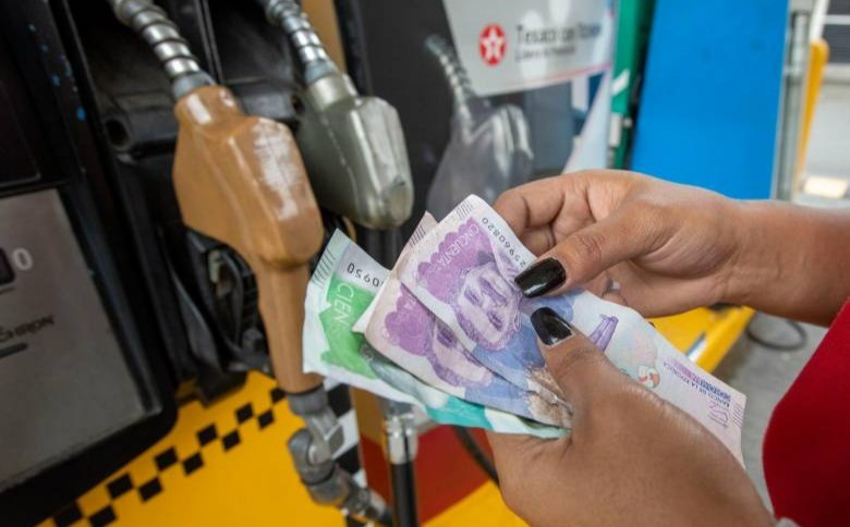 Un alza más en la gasolina y se cierra el déficit