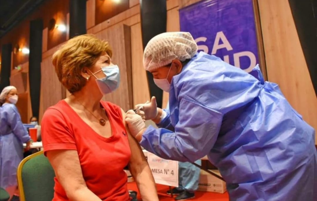 Vacunación para adultos mayores de 60 años en Ibagué