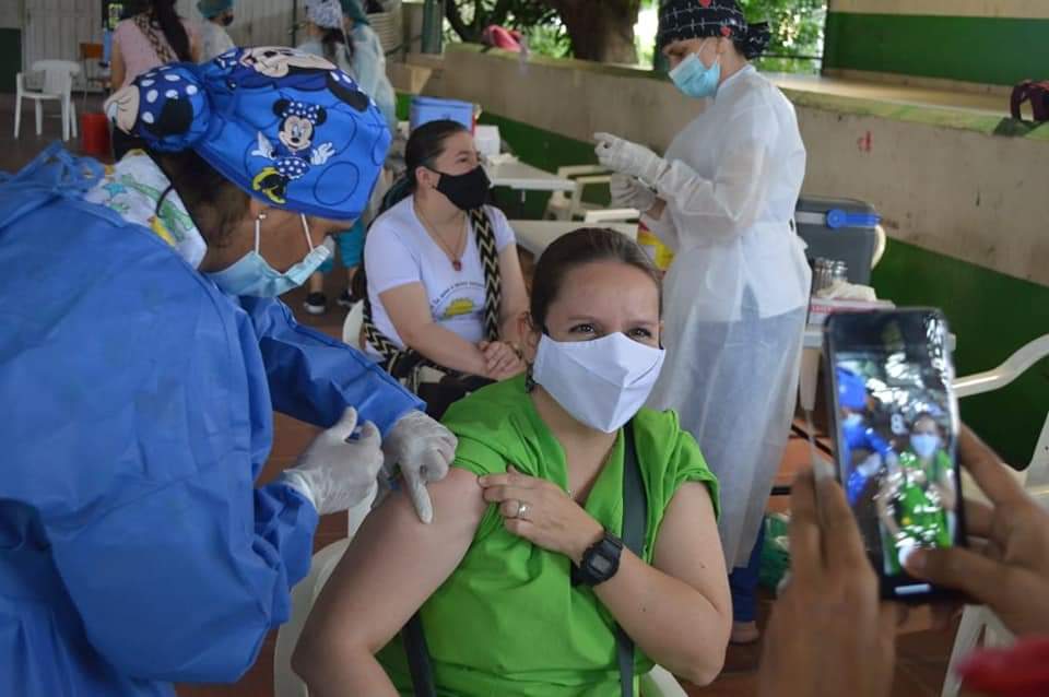 Vacunaron contra el covid-19 a 3.600 docentes y administrativos de Ibagué