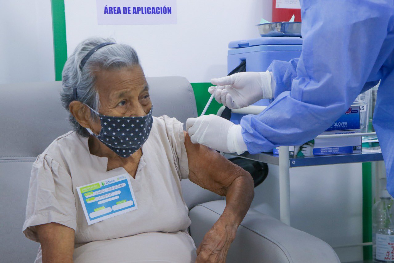 En Unibagué inicia la vacunación masiva para los adultos mayores