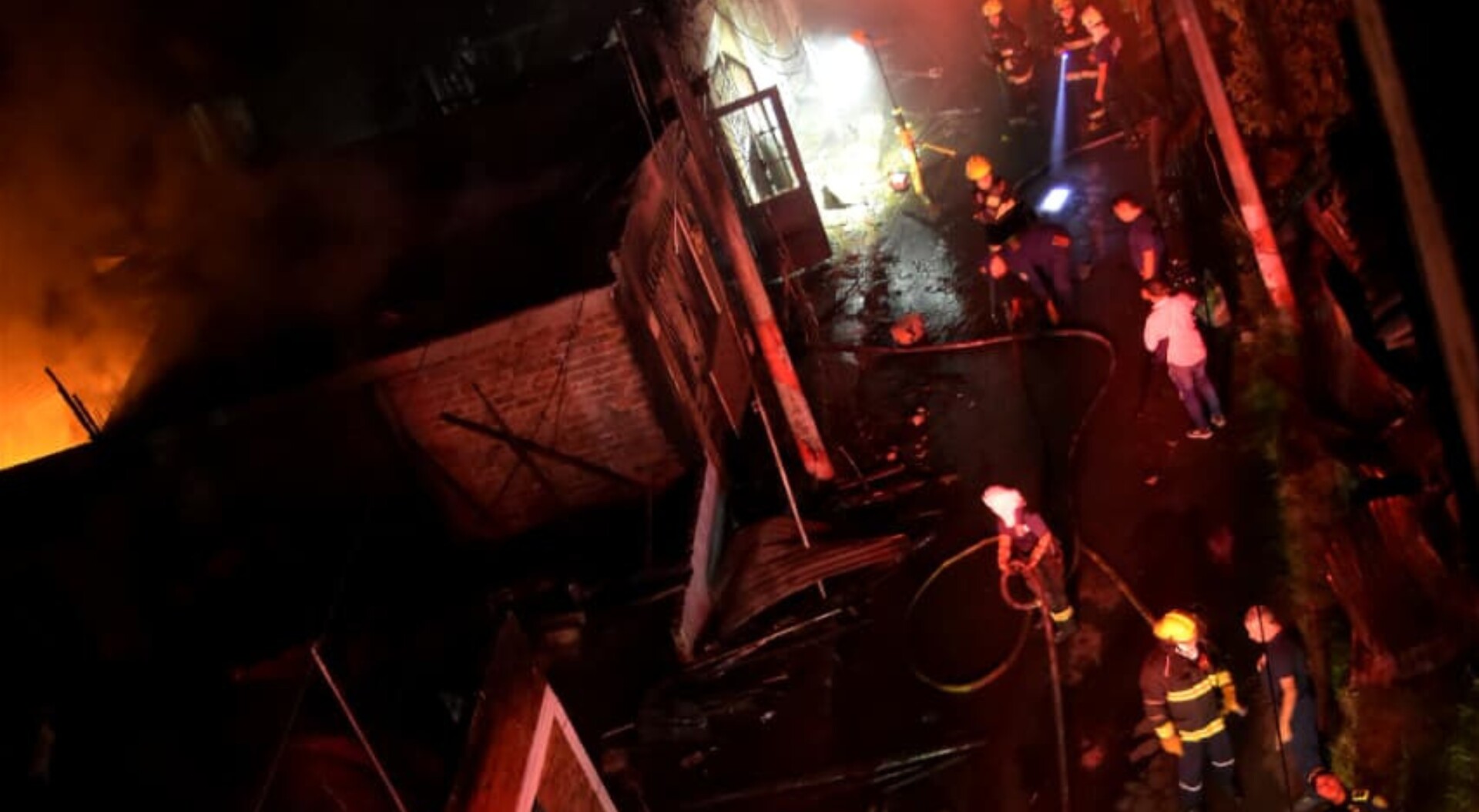 Voraz incendio consumió cuatro viviendas en Ibagué