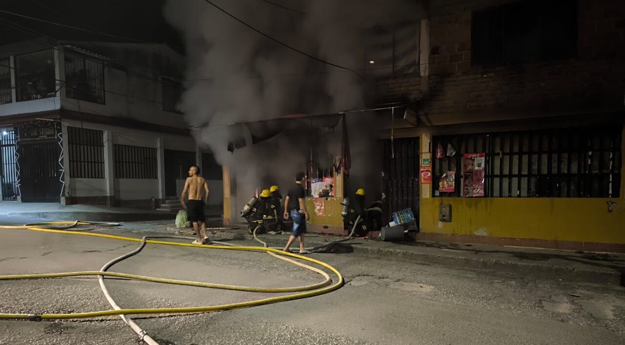 Voraz incendio consumió una tienda en el sur de Ibagué