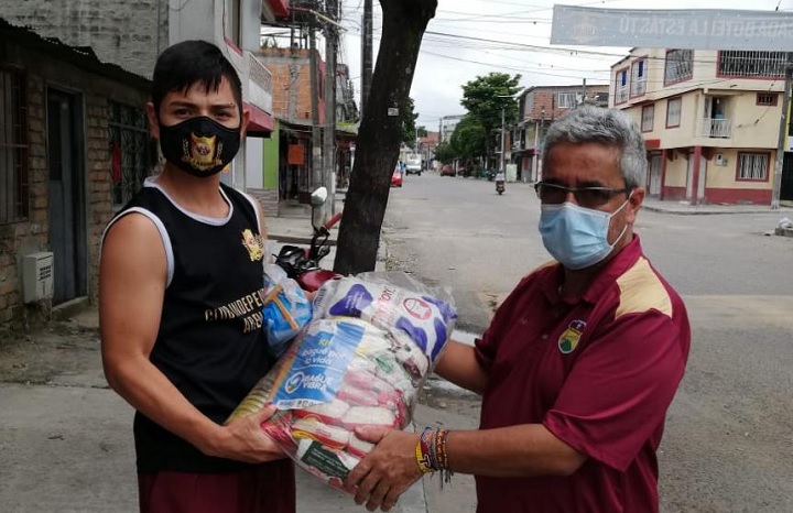 Alcaldía de Ibagué ha entregado más de 500 Kits por la Vida a entrenadores y deportistas