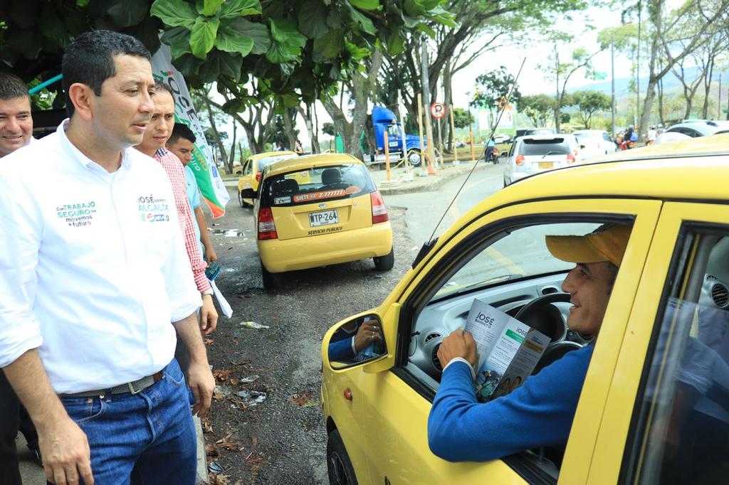 José Barreto, expone su plan de movilidad ante taxistas de Ibagué